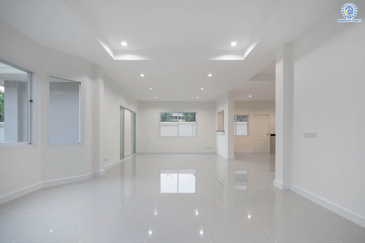 บ้านมือสองตกแต่งใหม่ โครงการ มัณฑิกา กาญจนาฯ-บางบอน รองรับทุกความสุข เนื้อที่ 108.6 ตร.ว. ฟังก์ชัน 3 ห้องนอน 3 ห้องน้ำ 2 ห้องอเนกประสงค์ จอดรถได้ 2 คัน บนทำเลใกล้รถไฟฟ้าสายสีน้ำเงิน "สถานีหลัก2" และจุดขึ้นทางด่วน "พระราม2" และ The Mall บางแค